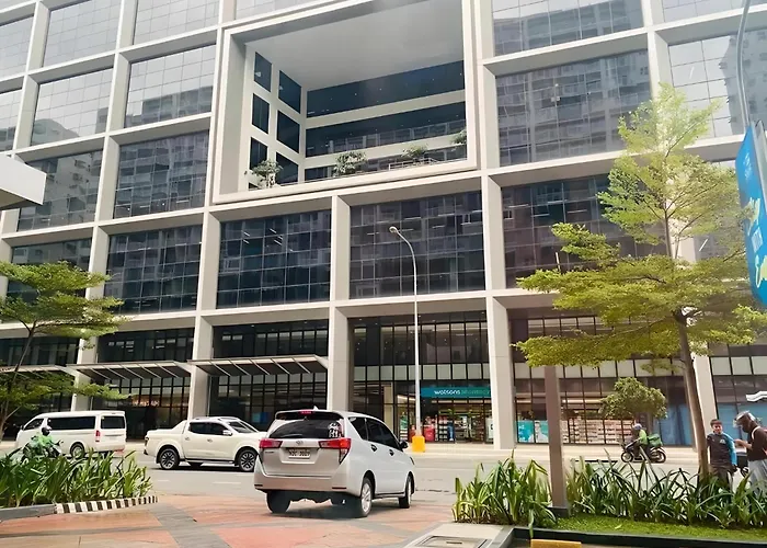 Dtravellers 2 At Shore 1 Tower C Apartment Manila